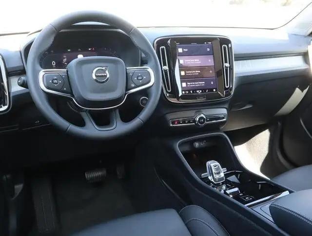 2024 Volvo XC40 B5 Plus Bright Theme