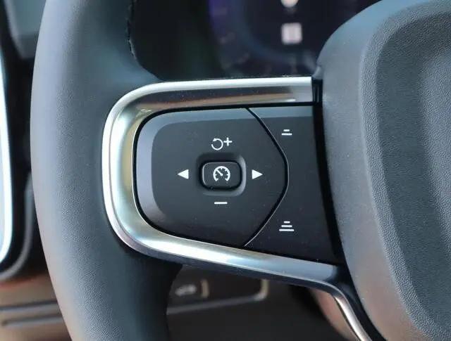 2024 Volvo XC40 B5 Plus Bright Theme