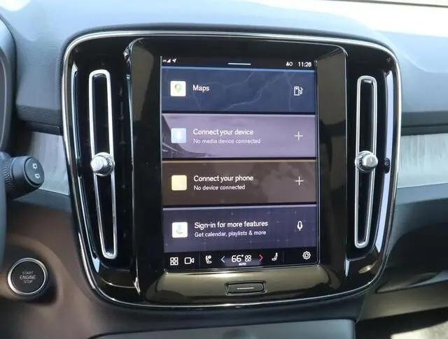2024 Volvo XC40 B5 Plus Bright Theme
