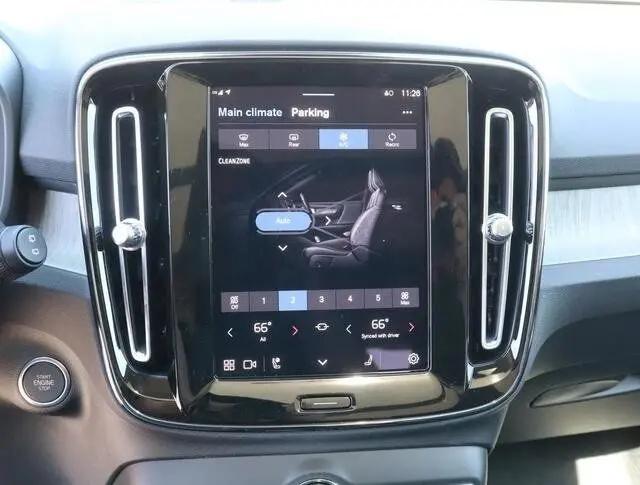 2024 Volvo XC40 B5 Plus Bright Theme