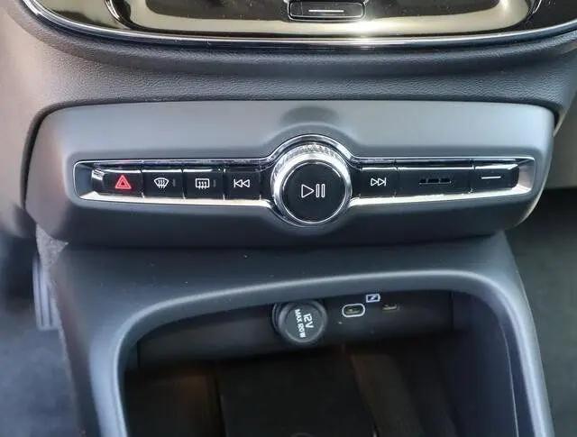 2024 Volvo XC40 B5 Plus Bright Theme