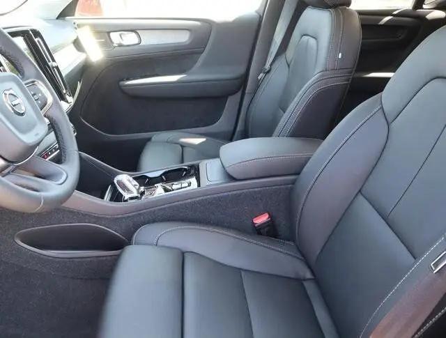 2024 Volvo XC40 B5 Plus Bright Theme