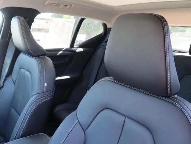 2024 Volvo XC40 B5 Plus Bright Theme