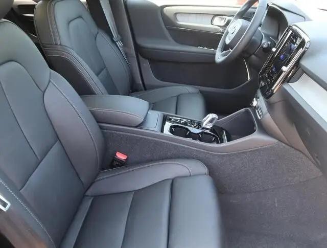 2024 Volvo XC40 B5 Plus Bright Theme