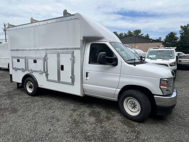 2025 Ford E-350 Cutaway Box Utility