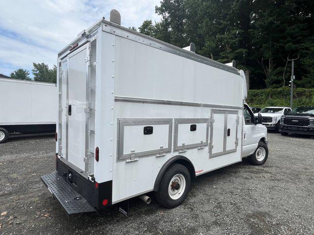 2025 Ford E-350 Cutaway Box Utility