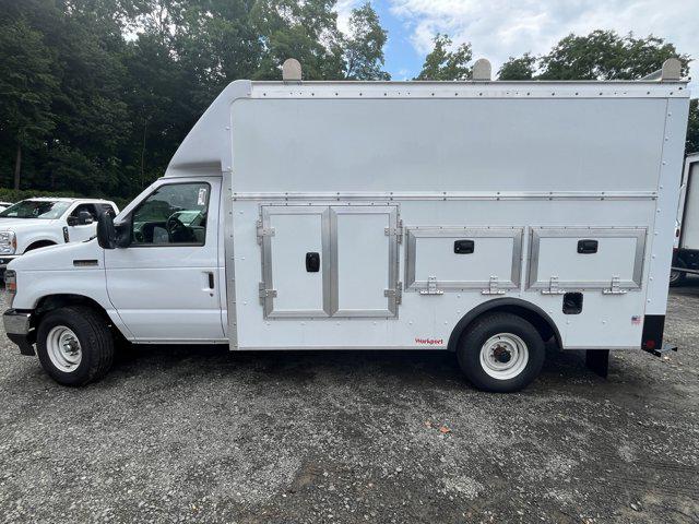 2025 Ford E-350 Cutaway Box Utility