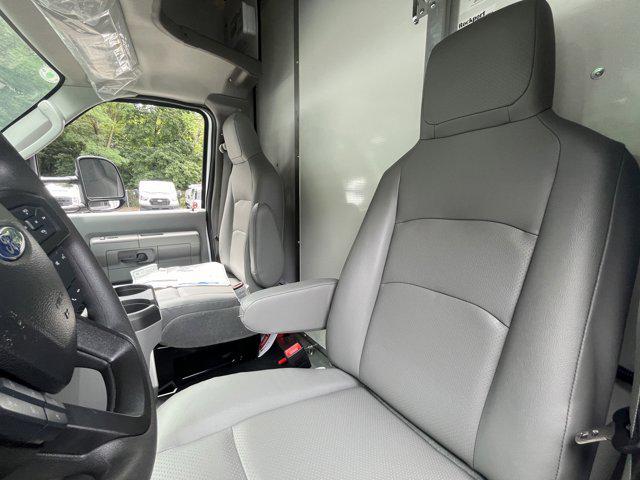 2025 Ford E-350 Cutaway Box Utility