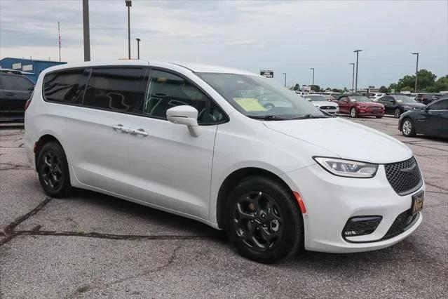 2022 Chrysler Pacifica Hybrid Touring L