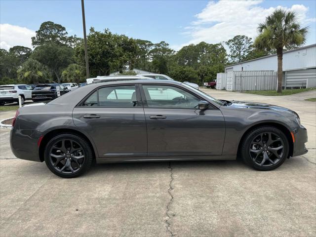 2023 Chrysler 300 Touring L