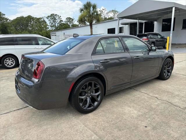 2023 Chrysler 300 Touring L