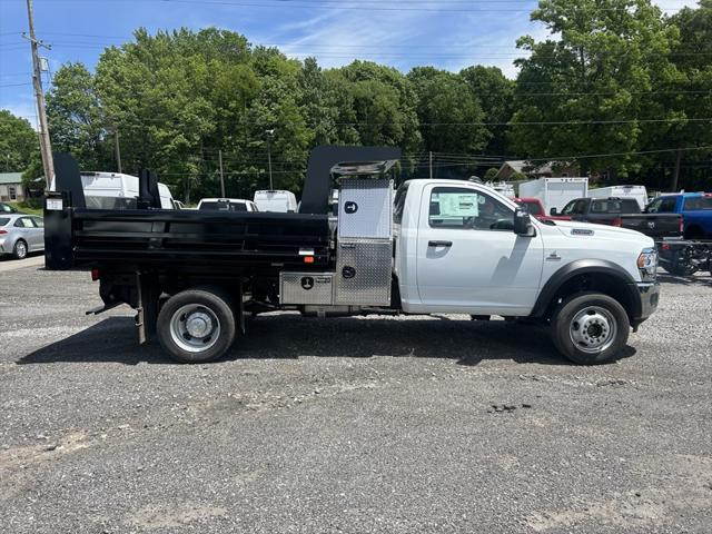 2024 RAM Ram 5500 Chassis Cab RAM 5500 TRADESMAN CHASSIS REGULAR CAB 4X4 84 CA