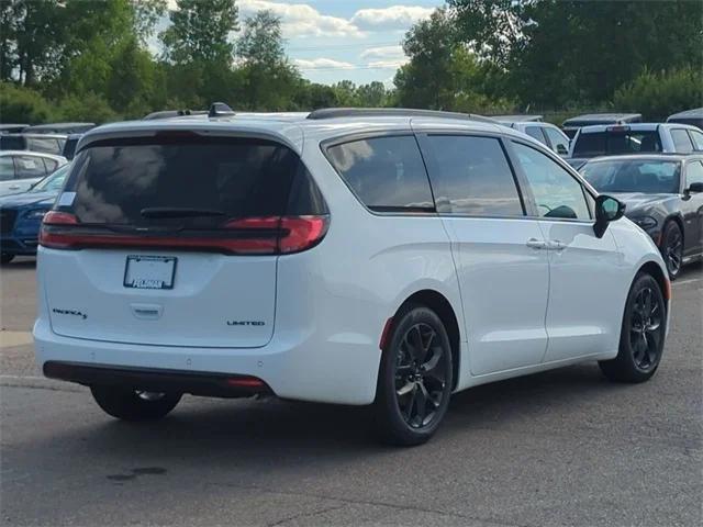 2024 Chrysler Pacifica PACIFICA LIMITED