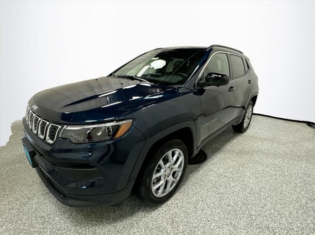 2024 Jeep Compass COMPASS LATITUDE LUX 4X4