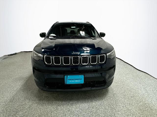 2024 Jeep Compass COMPASS LATITUDE LUX 4X4