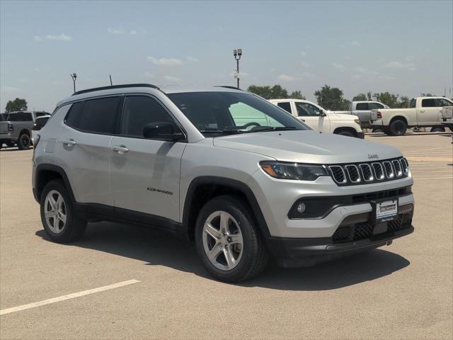 2024 Jeep Compass COMPASS LATITUDE 4X4