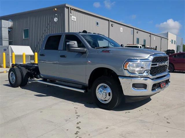 2024 RAM Ram 3500 Chassis Cab RAM 3500 TRADESMAN CREW CAB CHASSIS 4X4 60 CA