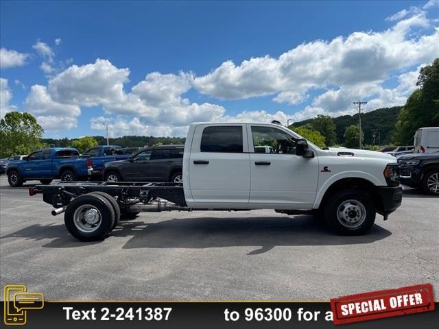 2024 RAM Ram 3500 Chassis Cab RAM 3500 TRADESMAN CREW CAB CHASSIS 4X4 60 CA