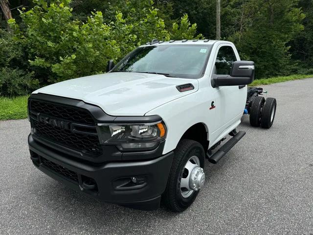 2024 RAM Ram 3500 Chassis Cab RAM 3500 TRADESMAN CHASSIS REGULAR CAB 4X2 84 CA