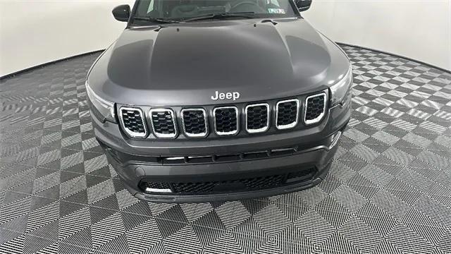 2024 Jeep Compass COMPASS LATITUDE 4X4