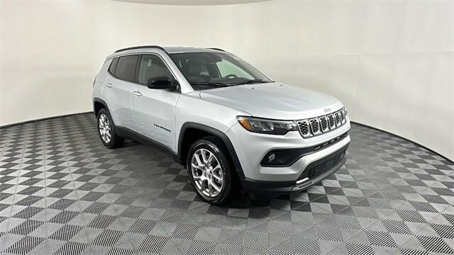 2024 Jeep Compass COMPASS LATITUDE LUX 4X4