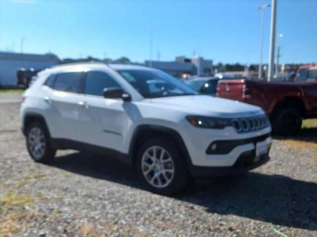 2024 Jeep Compass COMPASS LATITUDE LUX 4X4