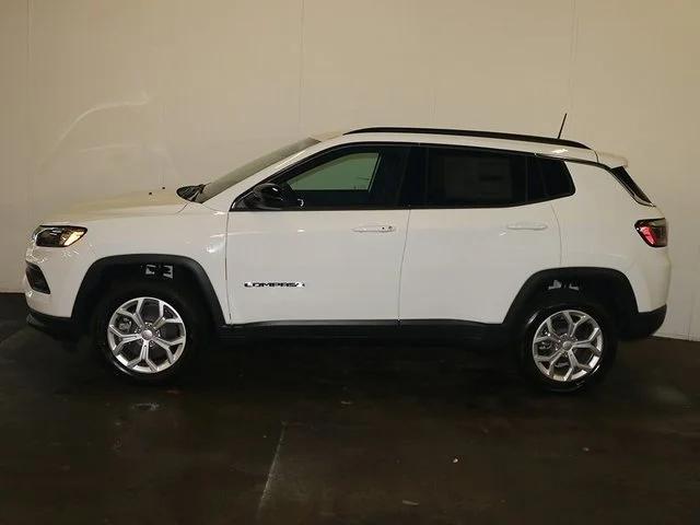 2024 Jeep Compass COMPASS LATITUDE 4X4