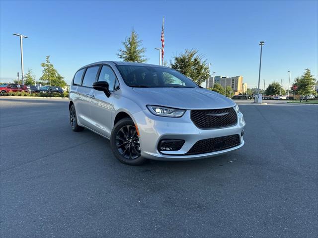 2024 Chrysler Pacifica Hybrid PACIFICA PLUG-IN HYBRID S APPEARANCE