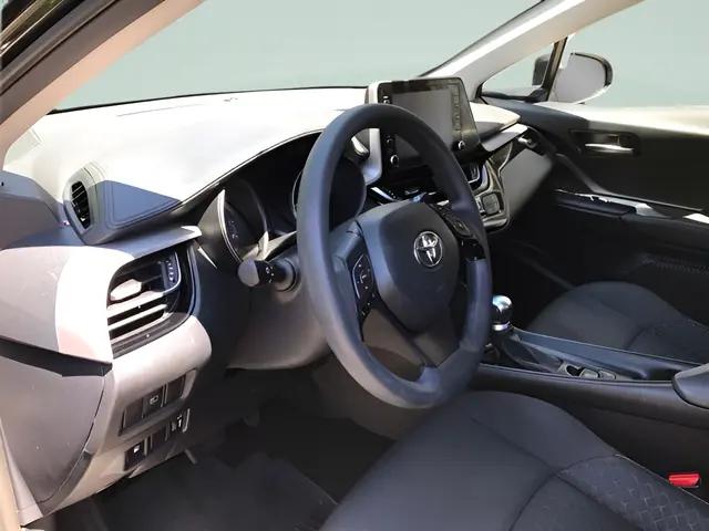 2021 Toyota C-HR LE