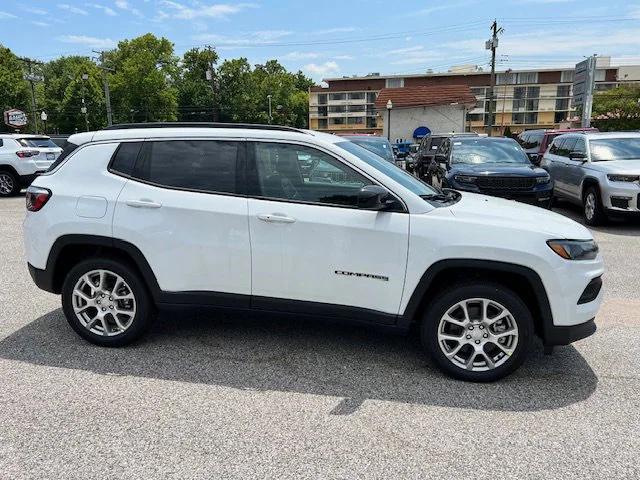 2024 Jeep Compass COMPASS LATITUDE LUX 4X4