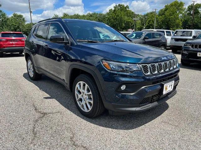 2024 Jeep Compass COMPASS LATITUDE LUX 4X4