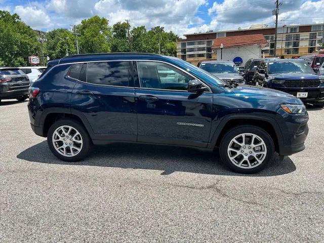 2024 Jeep Compass COMPASS LATITUDE LUX 4X4