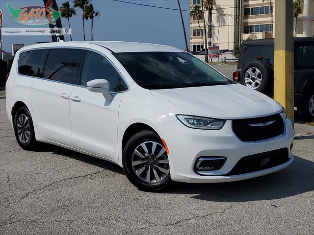 2022 Chrysler Pacifica Hybrid Touring L