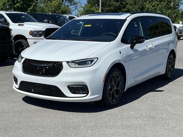 2024 Chrysler Pacifica Hybrid PACIFICA PLUG-IN HYBRID PREMIUM S APPEARANCE