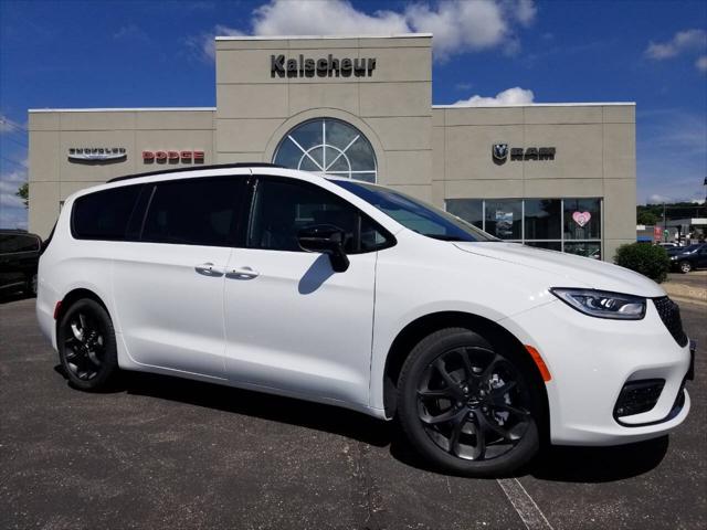 2024 Chrysler Pacifica PACIFICA TOURING L