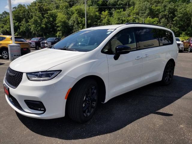 2024 Chrysler Pacifica PACIFICA TOURING L