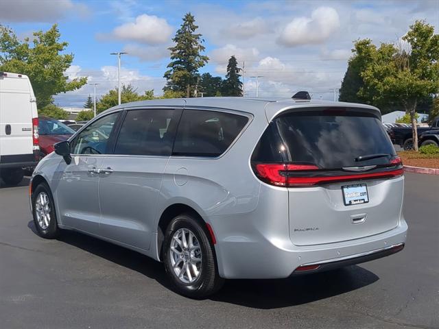 2024 Chrysler Pacifica PACIFICA TOURING L