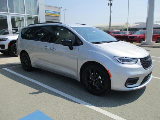 2024 Chrysler Pacifica PACIFICA TOURING L