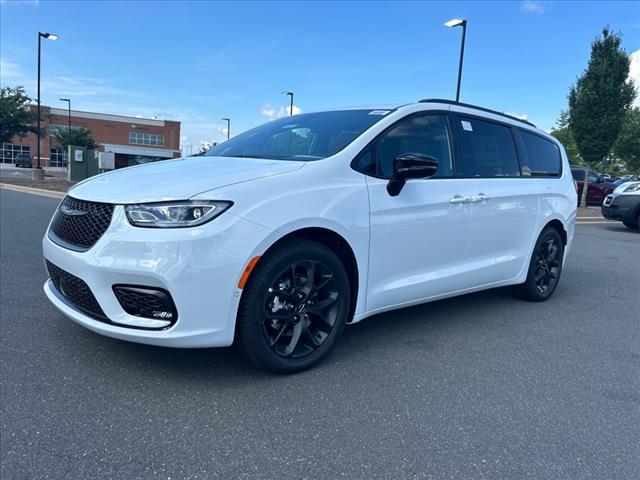 2024 Chrysler Pacifica PACIFICA TOURING L