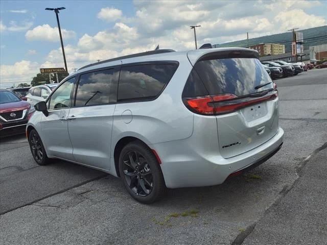 2024 Chrysler Pacifica PACIFICA TOURING L