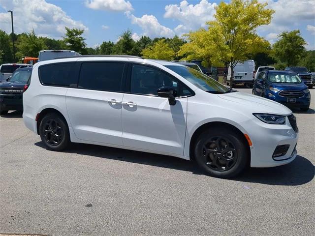 2024 Chrysler Pacifica Hybrid PACIFICA PLUG-IN HYBRID PREMIUM S APPEARANCE