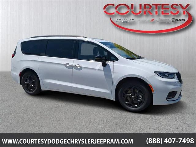 2024 Chrysler Pacifica Hybrid PACIFICA PLUG-IN HYBRID PREMIUM S APPEARANCE