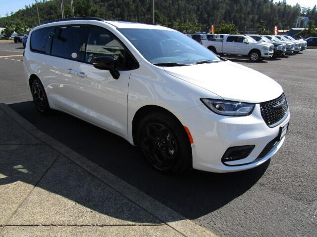 2024 Chrysler Pacifica Hybrid PACIFICA PLUG-IN HYBRID PREMIUM S APPEARANCE