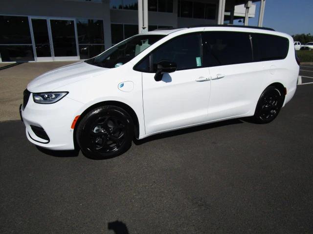 2024 Chrysler Pacifica Hybrid PACIFICA PLUG-IN HYBRID PREMIUM S APPEARANCE