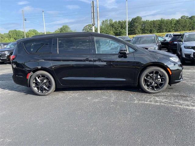 2024 Chrysler Pacifica PACIFICA TOURING L