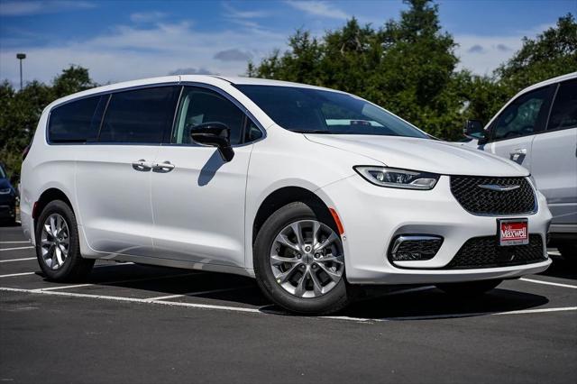 2024 Chrysler Pacifica PACIFICA TOURING L AWD