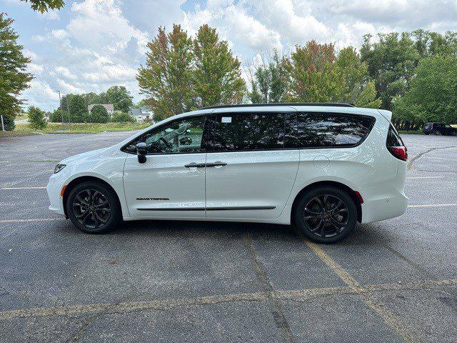 2024 Chrysler Pacifica PACIFICA TOURING L