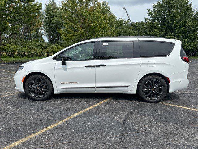 2024 Chrysler Pacifica PACIFICA TOURING L