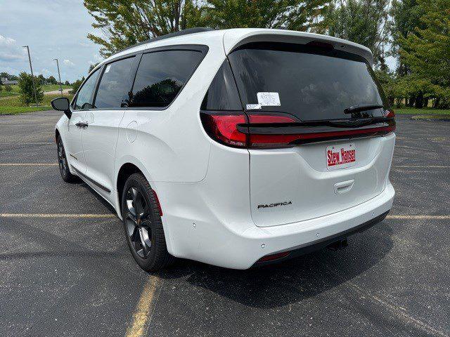 2024 Chrysler Pacifica PACIFICA TOURING L