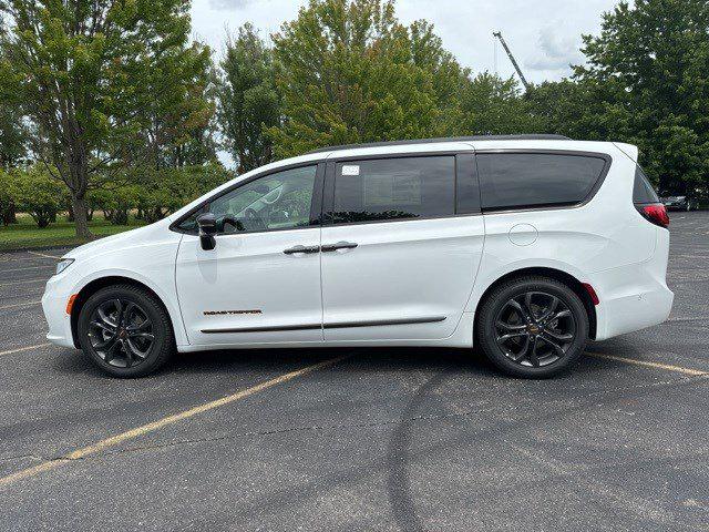 2024 Chrysler Pacifica PACIFICA TOURING L